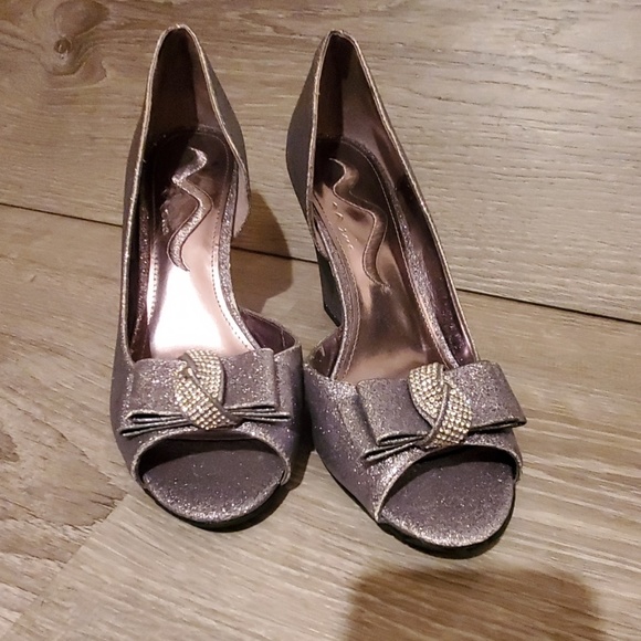 Nina Shoes - Nina light pewter wedges heels new